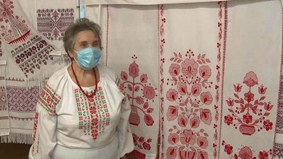 "Купили мені нитки і сказали: у 5 років дівчина має вміти вишивати". Вишивальниця рушників