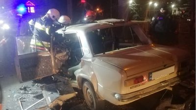 В Івано-Франківську зіткнулися два автомобілі. Травмувалися водій та пасажирка