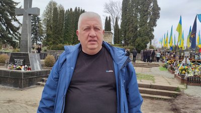 У Тернополі попрощалися з волонтером, військовослужбовцем Віталієм Заверухою У Тернополі попрощалися з волонтером, військовослужбовцем Віталієм Заверухою