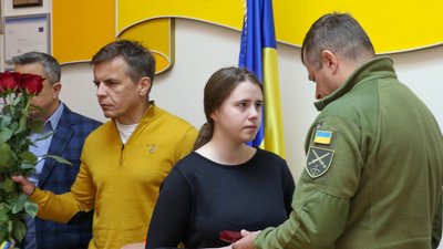 У Житомирі рідним загиблих воїнів передали державні нагороди У Житомирі рідним загиблих воїнів передали державні нагороди