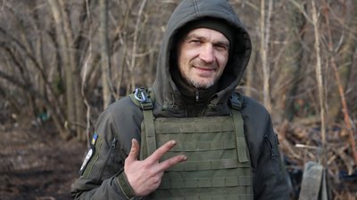 Волинський тероборонівець на сході з автомата збив дрон Волинський тероборонівець на сході з автомата збив дрон