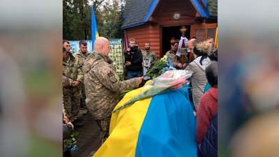 На Чернігівщині попрощалися з п'ятьма захисниками На Чернігівщині попрощалися з п'ятьма захисниками