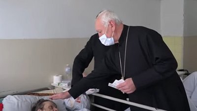 На Івано-Франківщині евакуйовані жителі Луганщини отримали великодні пакунки На Івано-Франківщині евакуйовані жителі Луганщини отримали великодні пакунки