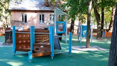Латвійці та Посол Латвії у Чернігові: ремонт у райлікарні та психоневрологічній лікарні