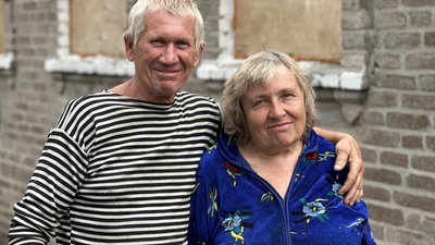 Микола та Світлана не залишають Шабельківку через літніх батьків