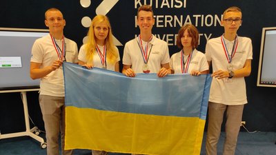 Харківські школярі вчетверте стали срібними призерами міжнародного турніру з фізики