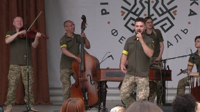 Автори "Байрактару": у Рівному виступив фольклорний гурт ЗСУ "Святовид"