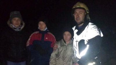 У Запоріжжі врятували дитину, яка застрягла на схилі кам'яного кар'єру