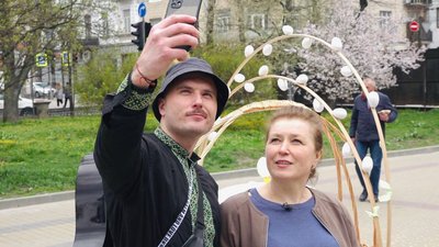 "Хочу жити й творити": боєць Тарас Пилипчук з Тернопільщини пише пісні на передовій "Хочу жити й творити": боєць Тарас Пилипчук з Тернопільщини пише пісні на передовій