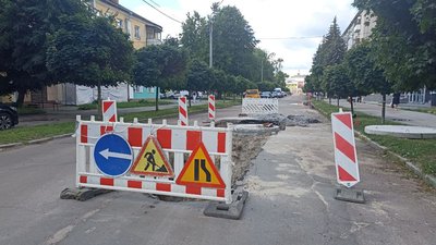 Заміна труб: у Житомирі на Лятошинського ремонтують мережі водопостачання та каналізації Заміна труб: у Житомирі на Лятошинського ремонтують мережі водопостачання та каналізації