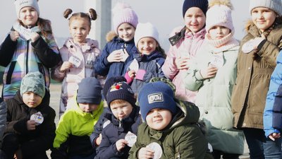 Заспівали гімн та підняли прапори. На Центральній площі в Чернівцях відзначили День єднання Заспівали гімн та підняли прапори. На Центральній площі в Чернівцях відзначили День єднання