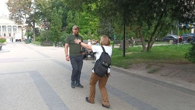 волонтерка і доброволець волонтерка і доброволець