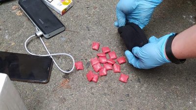 За розповсюдження наркотиків у Луцьку затримали юнака та його співмешканку За розповсюдження наркотиків у Луцьку затримали юнака та його співмешканку