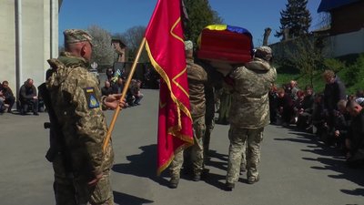 Євгена Шевченка поховають на Алеї Слави хмельницького кладовища, що у мікрорайоні Ракове. Євгена Шевченка поховають на Алеї Слави хмельницького кладовища, що у мікрорайоні Ракове.