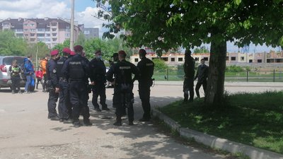 У Тернополі евакуювали дітей та вчителів з двох шкіл У Тернополі евакуювали дітей та вчителів з двох шкіл
