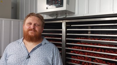 "На Херсонщині томати ростуть скрізь і вони найсмачніші": історія підприємця в Чорнобаївки "На Херсонщині томати ростуть скрізь і вони найсмачніші": історія підприємця в Чорнобаївки