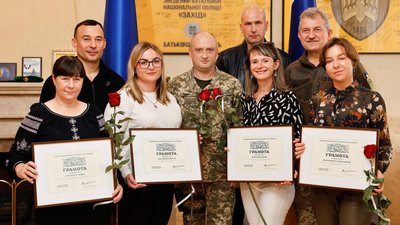 Закарпатським волонтерам вручили грамоти Головнокомандувача Збройних сил України