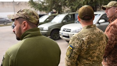 З Черкащини захисникам відправили автомобілі З Черкащини захисникам відправили автомобілі