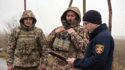 Військові врятувала чоловіка з пожежі