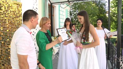Учням художньої та музичних шкіл Житомира вручили іменні стипендії та відзнаки Учням художньої та музичних шкіл Житомира вручили іменні стипендії та відзнаки