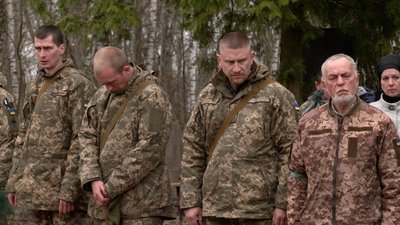 «Загинули в боротьбі з нечистою силою»: у Ялівщині поховали захисників Чернігова «Загинули в боротьбі з нечистою силою»: у Ялівщині поховали захисників Чернігова