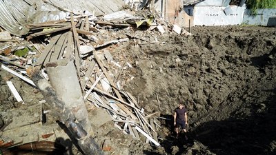Росіяни вночі 16 червня двічі вдарили по Пісочину під Харковом: фото наслідків Росіяни вночі 16 червня двічі вдарили по Пісочину під Харковом: фото наслідків