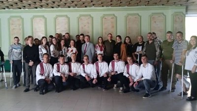 Студенти коледжу, де вчилася тернопільська "Пташка", відвідали поранених бійців