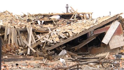 На Житомирщині у палаючому підвалі гаражу 40 хвилин перебували діти, які сховалися від авіаударів На Житомирщині у палаючому підвалі гаражу 40 хвилин перебували діти, які сховалися від авіаударів