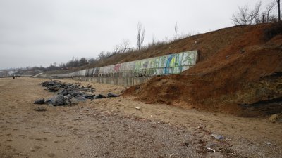 Зсув ґрунту на Одещині: маєтки сповзають до моря, влада шукає гроші Зсув ґрунту на Одещині: маєтки сповзають до моря, влада шукає гроші