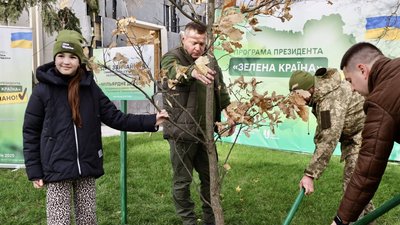 В Ізюмі садять символічне мільярдне дерево за програмою "Зелена країна"