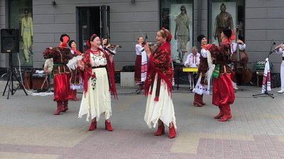 Артисти Тернопільської філармонії організовують концерти просто неба