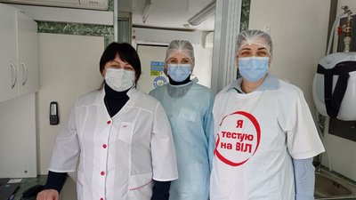 Тестувала на ВІЛ/СНІД та вакцинувала від COVID-19 мобільна бригада у Сумах Тестувала на ВІЛ/СНІД та вакцинувала від COVID-19 мобільна бригада у Сумах