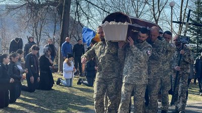 У селі Крива на Закарпатті попрощалися із загиблим захисником Іваном Палюхом