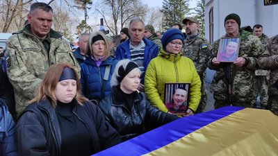 У Полтаві прощаються із п’ятьма бійцями, які полягли на війні У Полтаві прощаються із п’ятьма бійцями, які полягли на війні