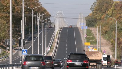 На ділянці дороги з Рівного до Луцька не можуть увімкнути освітлення. Чому так сталось