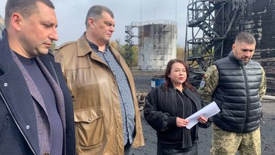 Екологічні збитки від удару армії РФ по нафтобазі у Кривому Розі оцінили в понад 100 млн грн Екологічні збитки від удару армії РФ по нафтобазі у Кривому Розі оцінили в понад 100 млн грн