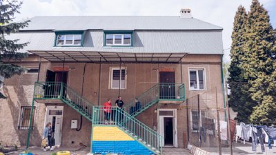 Пункти видачі гумдопомоги, шелтери і дитячий простір. Як "Карітас Коломия" допомагає переселенцям Пункти видачі гумдопомоги, шелтери і дитячий простір. Як "Карітас Коломия" допомагає переселенцям