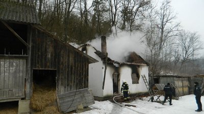Рятувальники, пожежа, дим