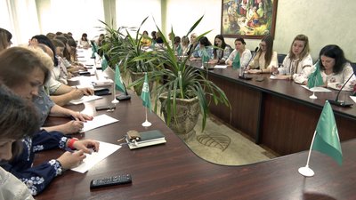 Прикордонники, переселенці, освітяни та студенти: як писали радіодиктант у Луцьку Прикордонники, переселенці, освітяни та студенти: як писали радіодиктант у Луцьку