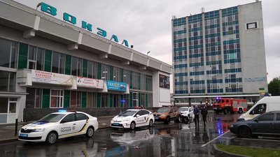 У Хмельницькому замінували залізничний вокзал. Псевдомінера затримано