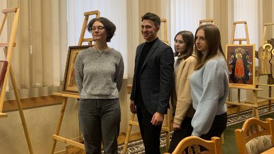 У Тернополі іконописець продає роботи, щоби допомогти ЗСУ