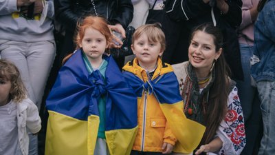 Українці організувати танцювальний флешмоб у Відні на підтримку жінок та дітей, які постраждали від війни Українці організувати танцювальний флешмоб у Відні на підтримку жінок та дітей, які постраждали від війни
