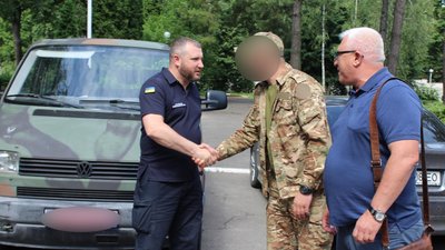 Під час вручення автомобіля для військових ЗСУ. 29.06.2022 рік. Під час вручення автомобіля для військових ЗСУ. 29.06.2022 рік.