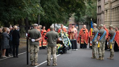 В Ужгороді попрощалися із полеглим захисником Антоном Оленчуком В Ужгороді попрощалися із полеглим захисником Антоном Оленчуком