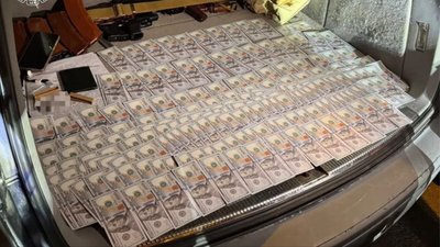У Командира взводу ЗСУ знайшли гроші у машині