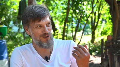 Хата з мішків, педикюр козлу та бджоляр вихідного дня. Новий випуск "Умандрували: за Харковом" Хата з мішків, педикюр козлу та бджоляр вихідного дня. Новий випуск "Умандрували: за Харковом"