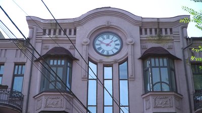 У Дніпрі відновлять чотири старі вуличні годинники: де вони розташовані та чим цікаві У Дніпрі відновлять чотири старі вуличні годинники: де вони розташовані та чим цікаві