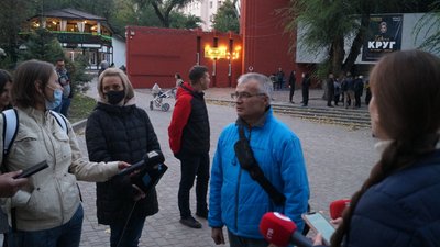 «Ні російським гастролерам!». У Дніпрі пікетують концерт російської співачки, яка виступала в Криму «Ні російським гастролерам!». У Дніпрі пікетують концерт російської співачки, яка виступала в Криму