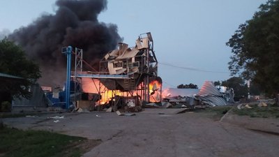 Ракети влучили в зерновий термінал на Одещині. Фото: ОК "Південь"