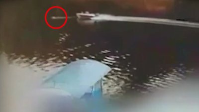 У Чернігові поліція розшукала та допитує керманича човна, який наїхав на плавця у Десні У Чернігові поліція розшукала та допитує керманича човна, який наїхав на плавця у Десні